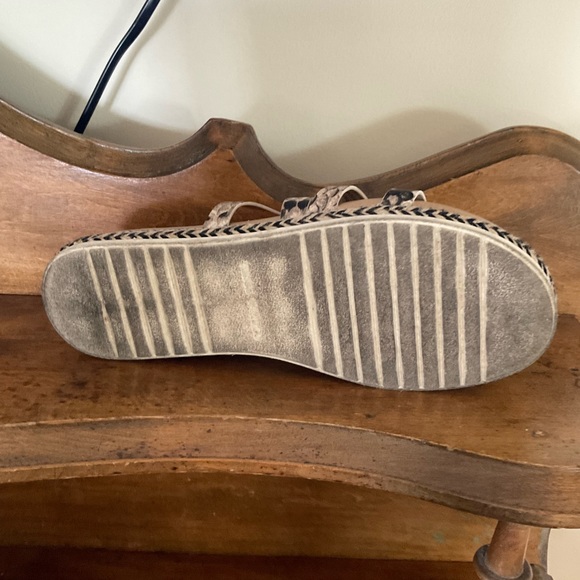 Vince Camuto - Picture 3 of 3